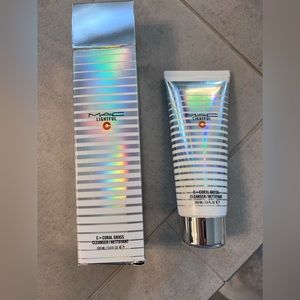 MAC COSMETICS lightful  c face wash